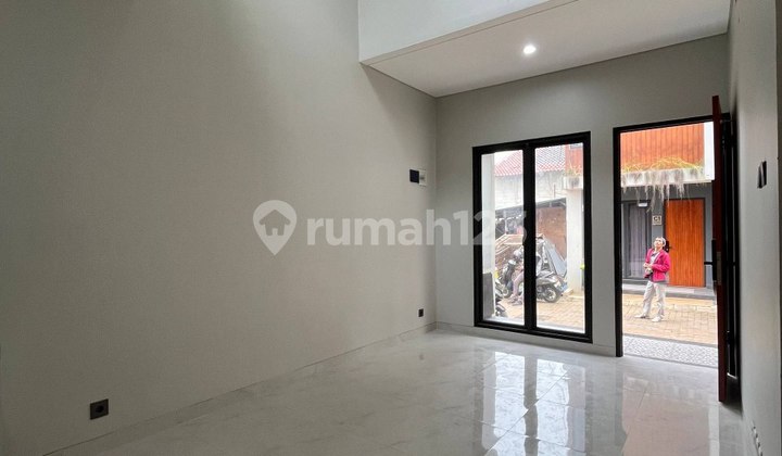 Jual Rumah 2 Lantai Modern Sangat Strategis