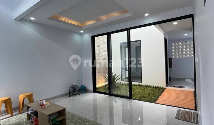 Rumah 2 Lantai Mewah Tanah Nya Luas di Beji 2