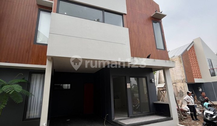 Rumah 2 Lantai Idaman Nyaman & Strategis