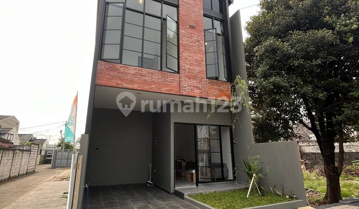 Rumah 2 Lantai Idaman di Selatan Jakarta Rumah 2 Lantai Idaman di Selatan Jakarta