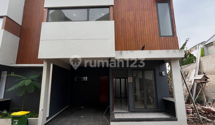 Jual Rumah 2 Lantai Modern Sangat Strategis 2