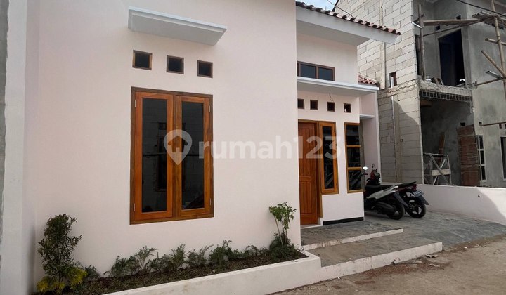 Rumah Minimalis Dekat Jalan Utama dan Stasiun Rumah Minimalis Dekat Jalan Utama dan Stasiun