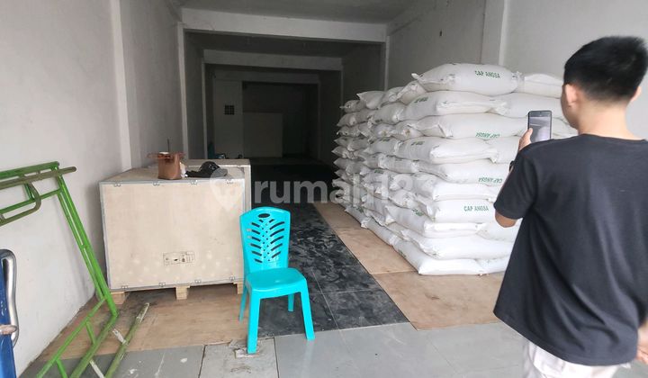 Shop House for Rent in the Central City Shopping Area with Affordable Price!! 2