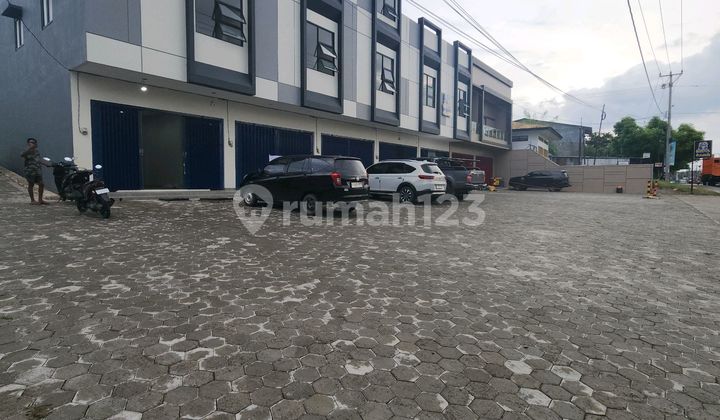 3-Story Shop House for Rent Rare Find Cheap on Busy Road 2