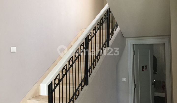 Neat and Ready-to-Occupy Furnished Victoria Silk House in Alam Sutera 2