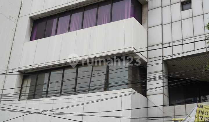 Office Space in Gajah Mada Building: Affordable and Strategic in the Heart of the City! Office Space in Gajah Mada Building: Affordable and Strategic in the Heart of the City!