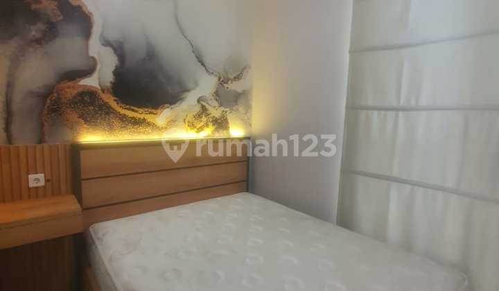 For Rent: 2-Story Northwest Lake View House, 3 Bedrooms, Near Pakuwon Mall and Ciputra University, West Surabaya, Fronting the Lake.