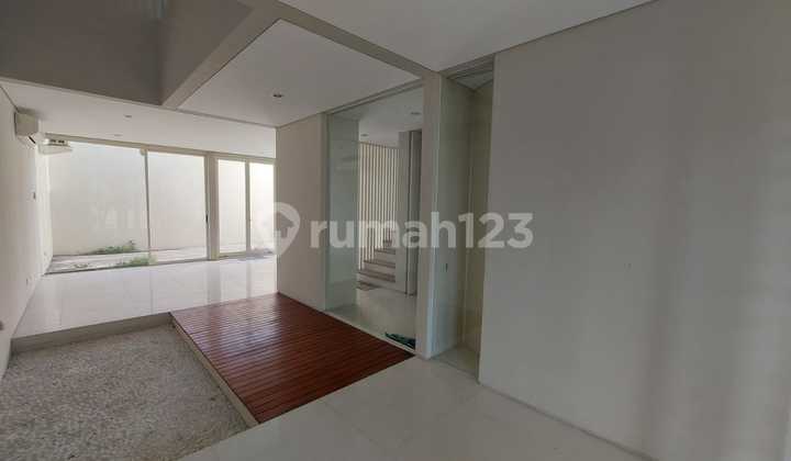 Disewakan Rumah Siap Huni Stonegate Citraland 2 Lantai 4Kamar Lt200m Dekat Rs Ciputra dan Universitas Ciputra Surabaya Barat 2