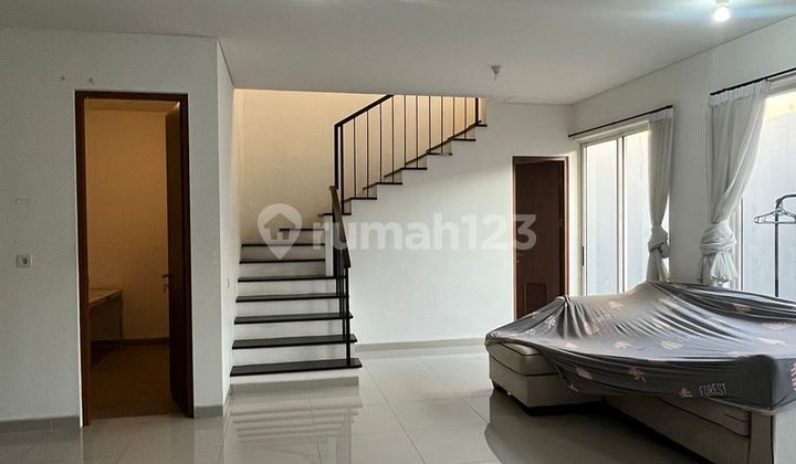 Disewakan Rumah Graha Natura 2 Lantai 2 Kamar Semi Furnish Siap Huni Surabaya Barat