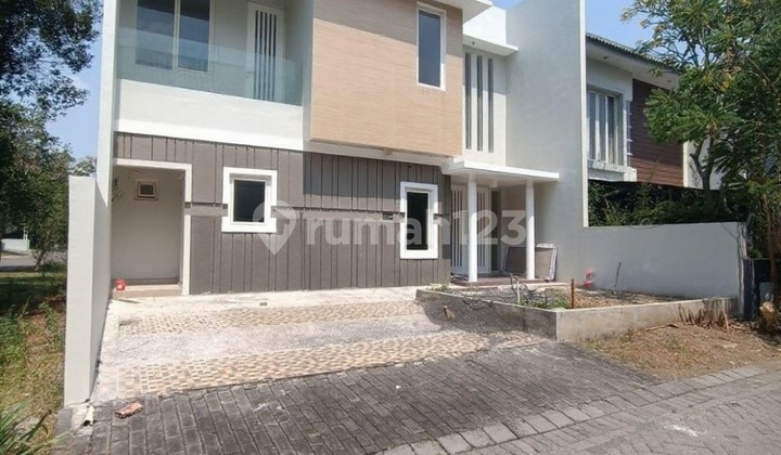 Disewakan Rumah Siap Huni Alam Hijau 2 Lantai 3 Kamar Luas 170M Dekat Fresh Market dan Pakuwon Mall Surabaya Barat 2