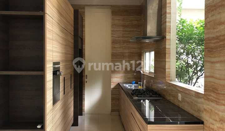 Disewakan Rumah Mewah Besar 2 Lantai Pakuwon Indah La Riz Grand Golf Luas 375m 4 Kamar Dekat Pakuwon Mall Dan Selangkah Ke Citraland 1