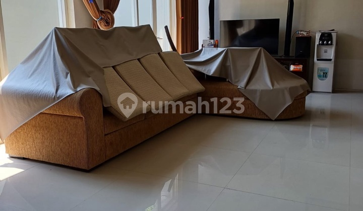 For Rent Fully Furnished House in Green Hill Citraland North, Area 200m², 3 Floors, Rooms Near Pakuwon Mall and Ciputra University, West Surabaya. 2