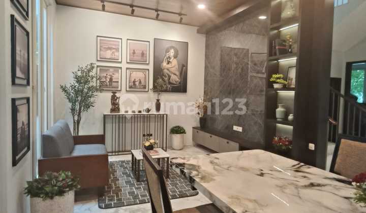 Dijual Rumah Pakuwon Indah Cluster Favorit Lariz Embassy 3 Lantai LT 162M 4 Kamar Dekat Pakuwon Mall Surabaya Barat Dijual Rumah Pakuwon Indah Cluster Favorit Lariz Embassy 3 Lantai LT 162M 4 Kamar Dekat Pakuwon Mall Surabaya Barat