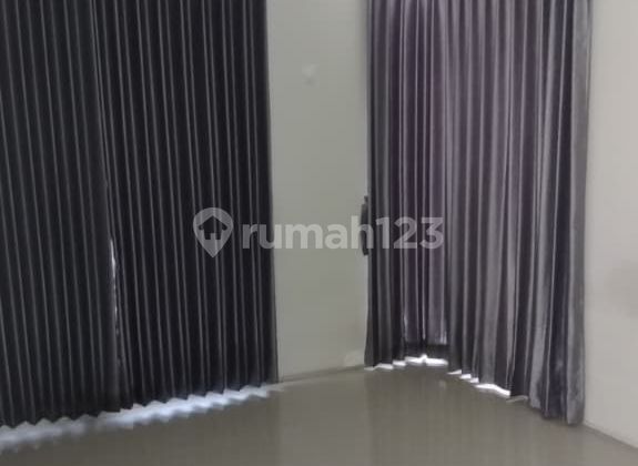 For Rent 2-Story House Ready to Occupy Pelican Hill Citraland Land Area 200m² 4 Bedrooms Near Ciputra University West Surabaya 2
