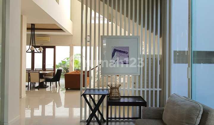 Disewakan Rumah Cantik Minimalis Royal Residence Crown Hill Furnish 2 Lantai LT 240M 4 Kamar Dekat Pakuwon Mall Surabaya Barat Disewakan Rumah Cantik Minimalis Royal Residence Crown Hill Furnish 2 Lantai LT 240M 4 Kamar Dekat Pakuwon Mall Surabaya Barat