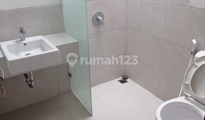 Disewakan Rumah Graha Natura 2 Lantai 3 Kamar Luas 97M Dekat Citraland dan Pakuwon Mall Surabaya Barat 2