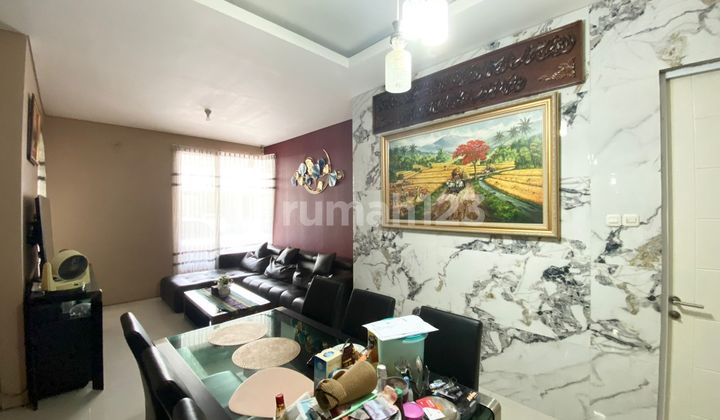 For Quick Sale: Royal Residence Wiyung 2-Story House, 350m Area, 3 Bedrooms Semi-Furnished, Close to Pakuwon Mall and a Step Away to Citraland West Surabaya. For Quick Sale: Royal Residence Wiyung 2-Story House, 350m Area, 3 Bedrooms Semi-Furnished, Close to Pakuwon Mall and a Step Away to Citraland West Surabaya.