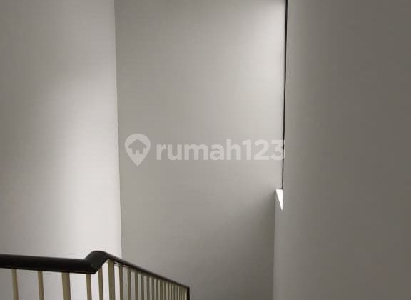 For Rent New Minimalist House Oakwood Citraland 2 Floors 3 Bedrooms Land Area 105m² Near Modern Market and Pakuwon Mall West Surabaya 2