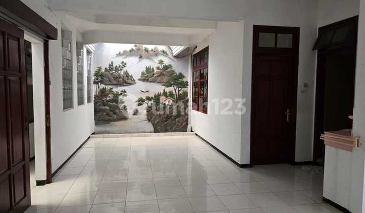Disewakan Rumah Darmo Permai 2 Lantai Luas 200m 5 Kamar Dekat Pakuwon Mall Dan Selangkah Ke Citraland 2