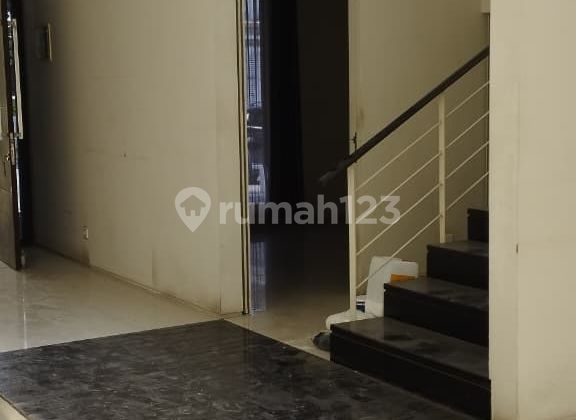 Disewakan Rumah 2 Lantai Siap Huni Pelican Hill Citraland Lt200m 4 Kamar Dekat Universitas Ciputra Surabaya Barat