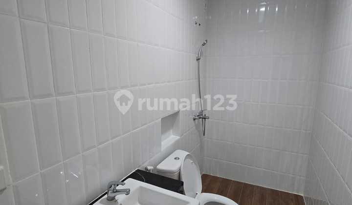 For Rent 3-Story House with Attic Northwest Park 5 Bedrooms Land Area 72M Near Ciputra University West Surabaya 2