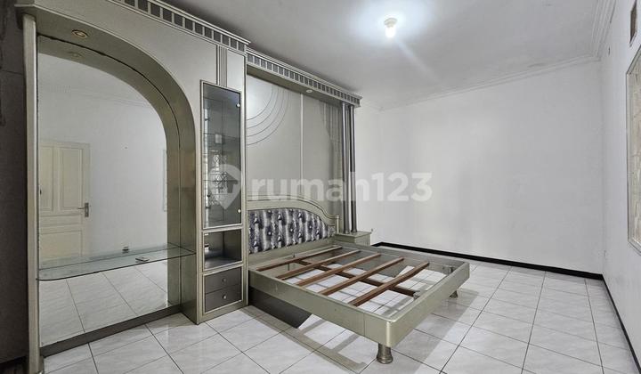 Disewakan Rumah Dian Istana Wiyung 2 Lantai LT 205M 4 Kamar Dekat Pakuwon Mall Surabaya Barat 2