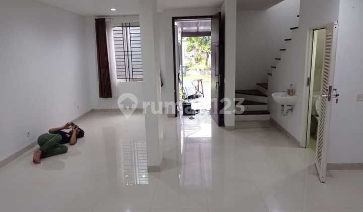 For Rent House Graha Natura 2 Floors 3 Bedrooms Area 97M Near Citraland and Pakuwon Mall West Surabaya