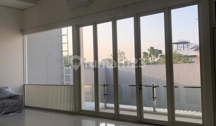 Dijual Rumah Bangunan 2 Lantai Lisbon Pakuwon Indah Luas 400m 4 Kamar Dekat Pakuwon Mall Surabaya Barat 2