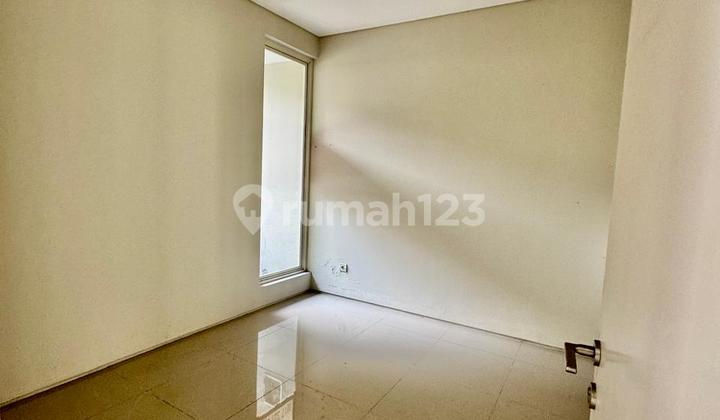 For Rent: Northwest Central Citraland House, Area 105m², 2 Floors, Bedrooms, Near Pakuwon Mall and Ciputra University. 2