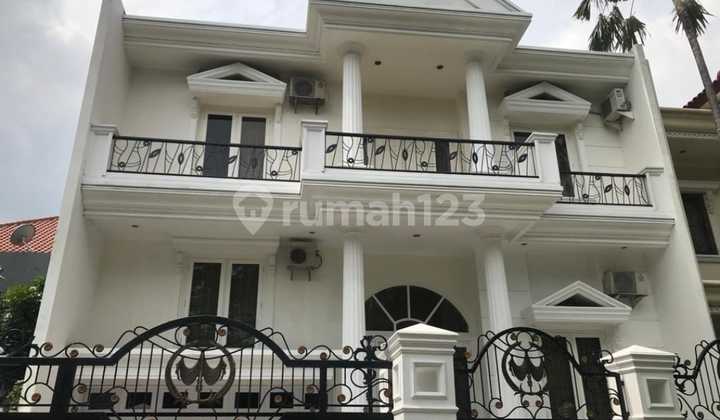 For Sale Minimalist House Ready to Occupy Graha Family Block F Split Level Land Area 400M 5 Bedrooms Near Pakuwon Mall West Surabaya