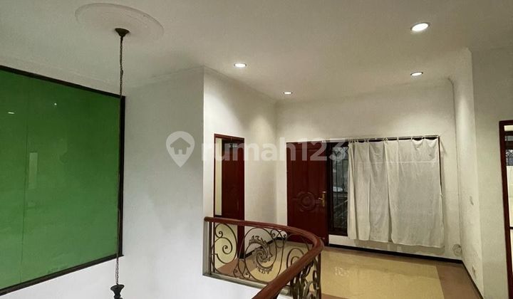 For Rent Nice House Villa Taman Telaga 1 2 Floors 6 Rooms Spacious 210m Near Gwalk and Pakuwon Mall West Surabaya