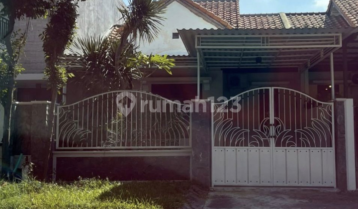 For Rent: Taman Puspa Raya Citraland 1.5-Story House, 160m Area, 3 Bedrooms, Close to Pakuwon Mall and Ciputra University.