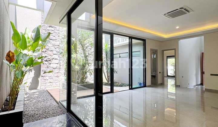 Dijual Rumah Baru Gress Minimalis Modern Split Level Pakuwon Indah 2.5lantai Super Mewah Siap Huni Luas 600m Dekat Pakuwon Mall 2