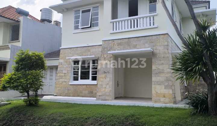 Disewakan Rumah Model Vila 2 Lantai Vila Bukit Golf Luas 400m 4 Kamar Dekat Pakuwon Mall Dan Universitas Ciputra