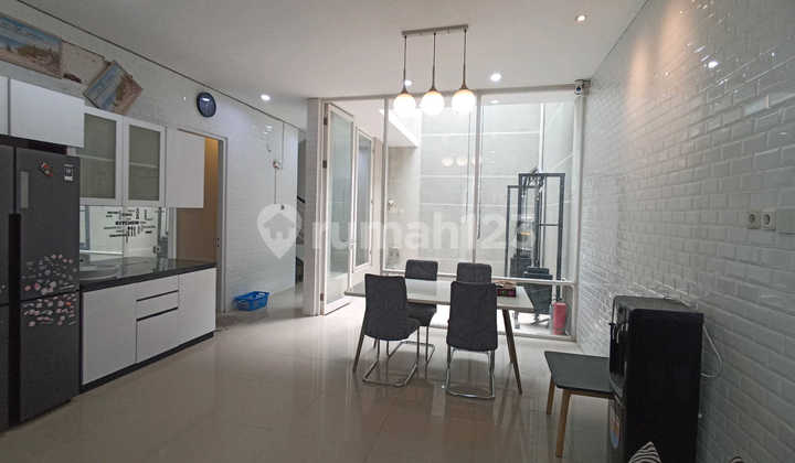 Disewakan Rumah Royal Residence Cluster Beinleheim Wiyung 2 Lantai 3 Kamar Luas 190m Dekat Pakuwon Mall Surabaya Barat Disewakan Rumah Royal Residence Cluster Beinleheim Wiyung 2 Lantai 3 Kamar Luas 190m Dekat Pakuwon Mall Surabaya Barat