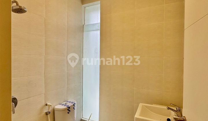 For Sale 2-Story House in Northwest Lake Citraland, 3 Bedrooms Semi-Furnished Near Ciputra University, West Surabaya 2