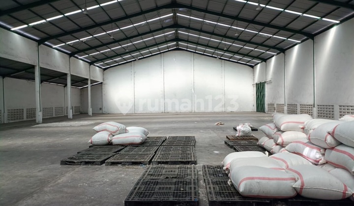 For Rent: Warehouse for Fee Only, Popoh Japanan Wonoayu, Area 2784m², Road Row Container Access, and Includes an Office. For Rent: Warehouse for Fee Only, Popoh Japanan Wonoayu, Area 2784m², Road Row Container Access, and Includes an Office.
