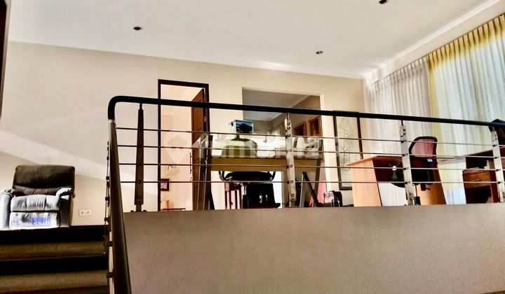 For Sale 2-Story Villa House in Bukit Regency, 3 Bedrooms, 400M² Land Area, Semi-Furnished, Opposite Pakuwon Mall, West Surabaya 2