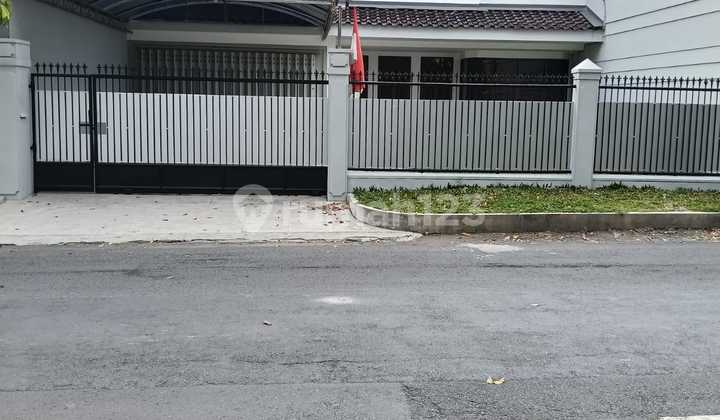 For Rent Newly Renovated 2-Story House, Raya Sukomanunggal, 360m², 5 Bedrooms, Near Pakuwon Mall Surabaya, Brand New