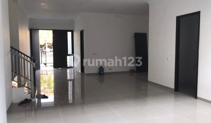 For Rent Semi-Furnished House Graha Sampurna Wiyung 4 Bedrooms Area 180M Near Pakuwon Mall West Surabaya 2