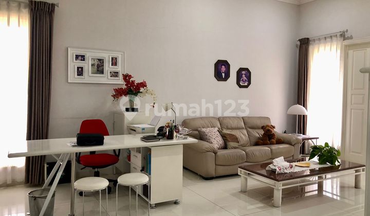 Dijual Rumah Graha Family Super Mewah 2 Lantai Lb 1000M 5 Kamar Dekat Pakuwon Mall Surabaya Barat Dijual Rumah Graha Family Super Mewah 2 Lantai Lb 1000M 5 Kamar Dekat Pakuwon Mall Surabaya Barat