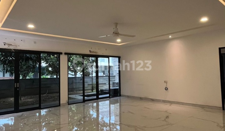 For Rent: 2-Story Minimalist House in Citraland Near Merlion Statue, Telaga Golf Hill, 350m² Area, Close to Pakuwon Mall, West Surabaya