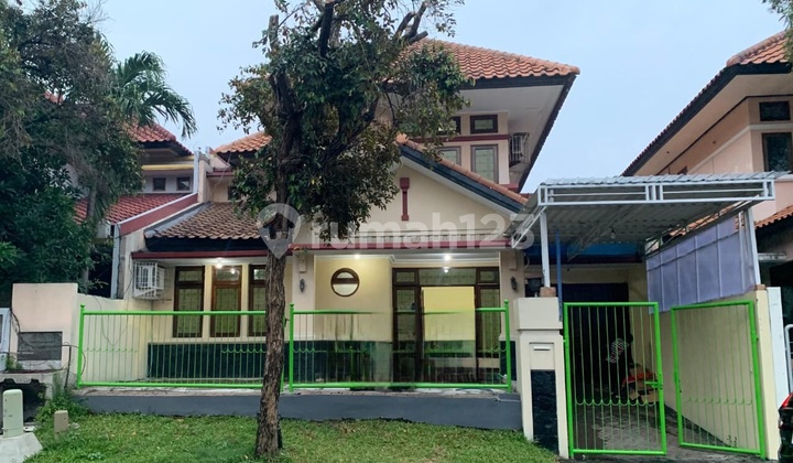 Disewakan Rumah Graha Family Blok R Luas 276m Row Jalan 4 Mobil Model Rumah Developer Dekat Pakuwon Mall Dan Selangkah Ke Citraland 1