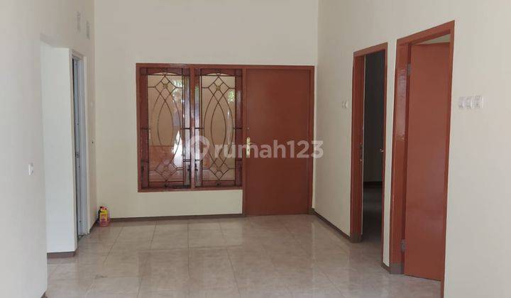 Disewakan Rumah Permata Safira Regency Lidah Kulon Wiyung Luas 112 2 Kamar Dekat Pakuwon Mall Dan Selangkah Ke Citraland 2