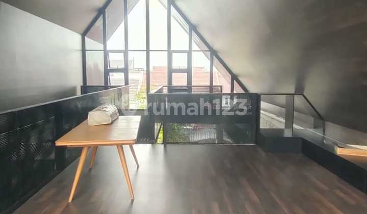 Disewakan Rumah Vila Taman Telaga Citraland 2 Lantai 3 Kamar Dekat Pakuwon Mall dan Gwalk Surabaya Barat