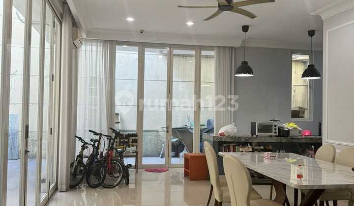 Dijual Rumah The Mansion Siap Huni Furnish Kualitas Bagus Di Pakuwon Indah 2 Lantai Luas 200m Dekat Pakuwon Mall