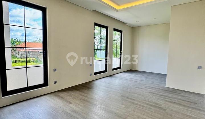 For Sale Premium American Modern Brand New Citraland Main 2 Floors 5 Bedrooms Near Pakuwon Mall and West Surabaya Modern Market 2