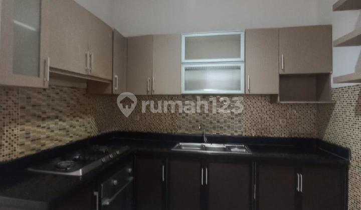 Disewakan Rumah Full Furnish Royal Residence 2 Lantai Lt 240M 4Kamar Siap Huni Wiyung Dekat Tol dan Pakuwon Mall Surabaya Barat 2