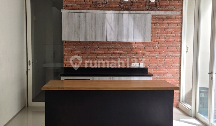 For Rent: Pelican Hill House 2 Floors, 3 Bedrooms, 178m² Building Area, Unfurnished, Near Ciputra University Surabaya City Center
