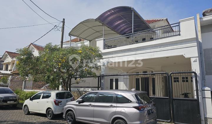 Dijual Rumah Dian Istana Wiyung 2 Lantai LT 205M 4 Kamar Dekat Pakuwon Mall Surabaya Barat